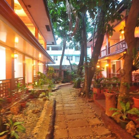 Lola Itang Pension House Tiniguiban Exterior foto